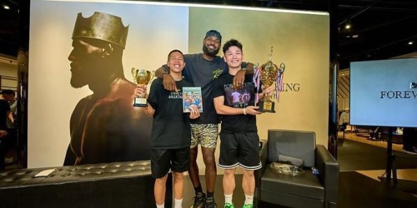 华体会体育-詹姆斯晒成都行活动图集：成都在我心中永远有特别的位置，国王爱你